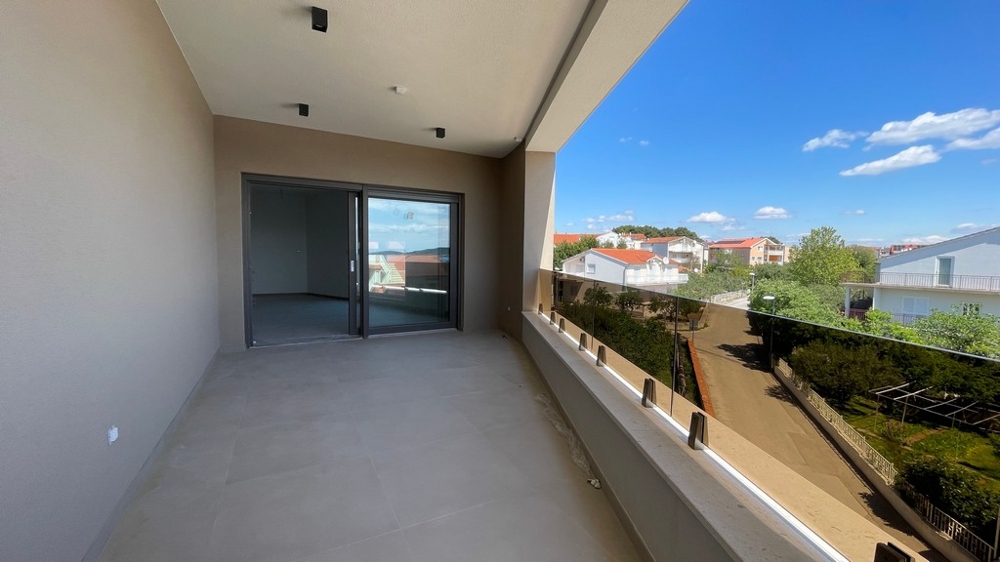 Large covered sun terrace with a view