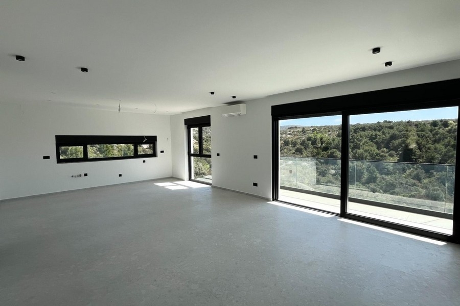 Open living room with access to the terrace