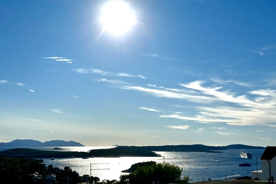 Panoramic views of Hvar and the sea