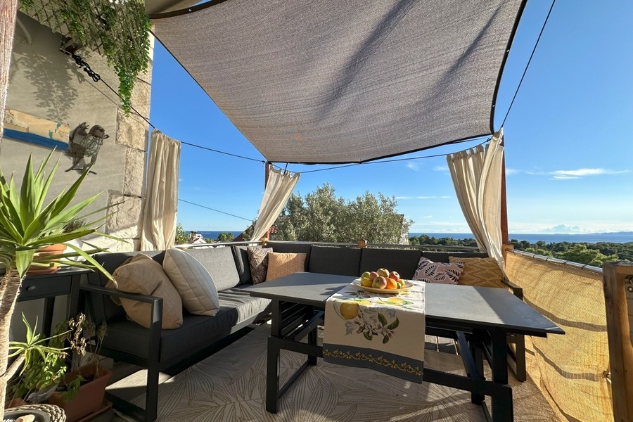 Terrace with lounge and sea views