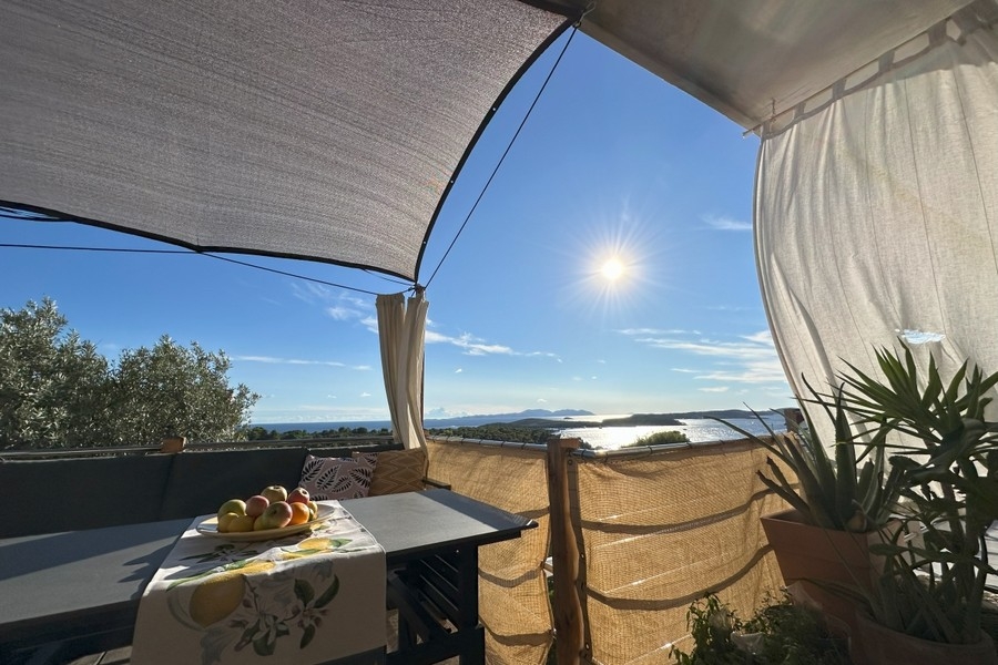 Terrace with sea views and awning