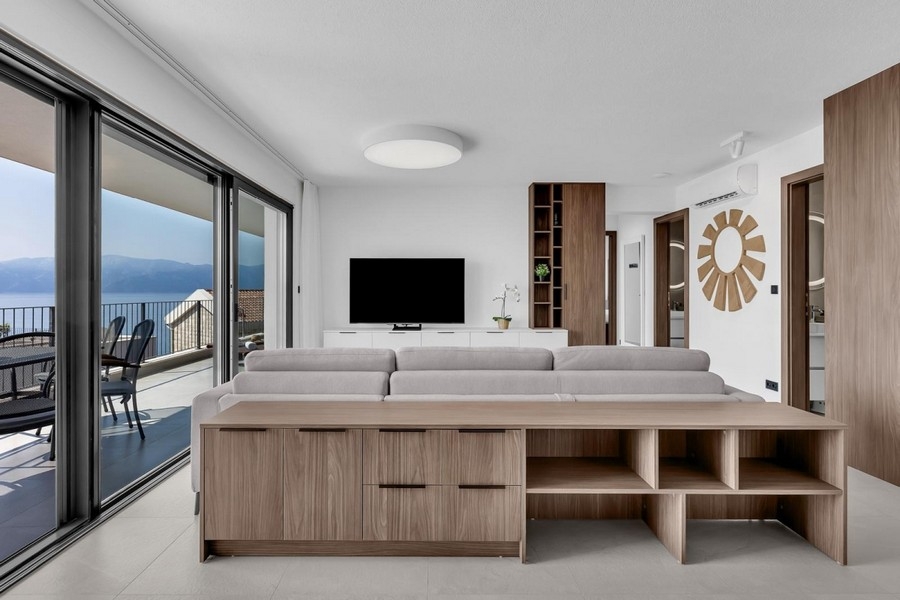 Living room with TV and sea view in Croatia