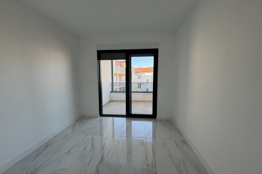 Bedroom with terrace access
