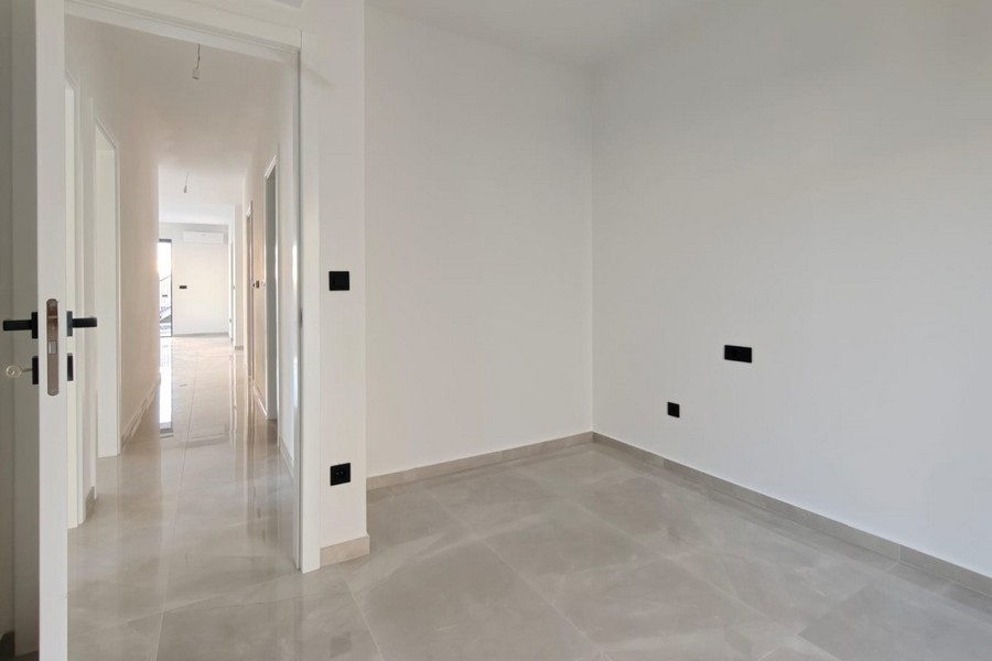 Hallway with access to the rooms