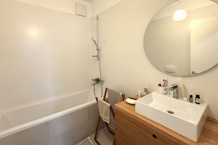 Modern bathroom with bathtub