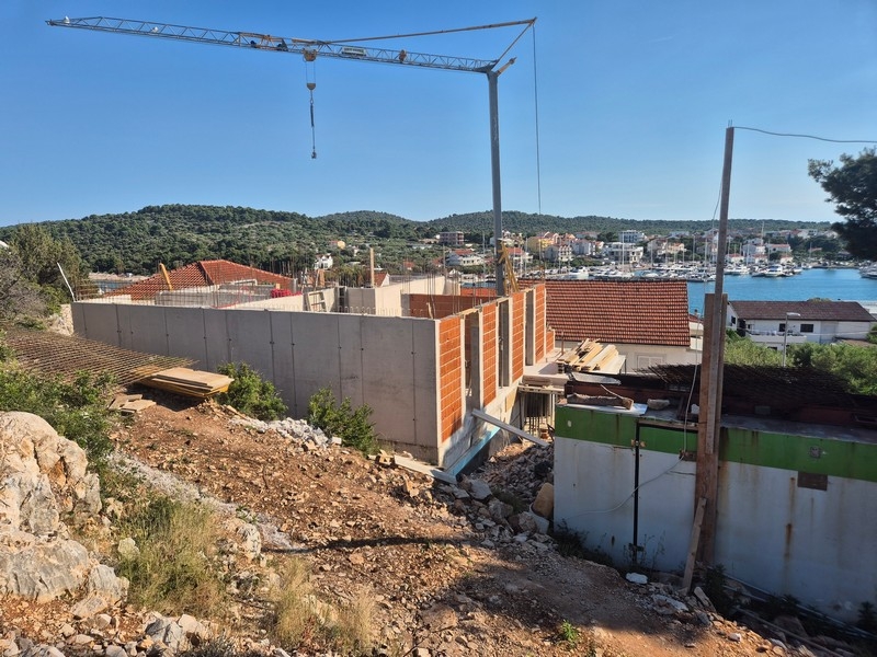 New building with a view of the Bay of Jezera