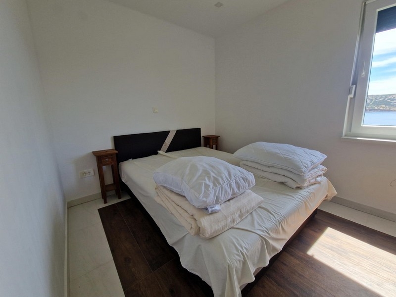 Bedroom with window and sea view