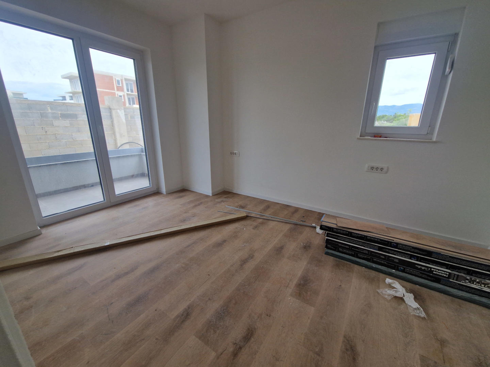 Room with wooden floors and terrace access