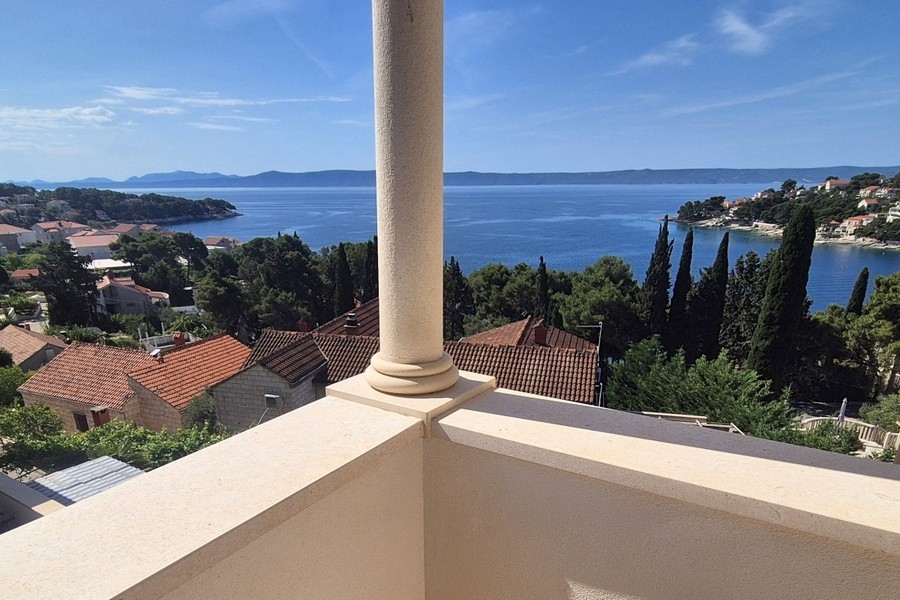 Apartment with sea views on the island of Brac in Croatia