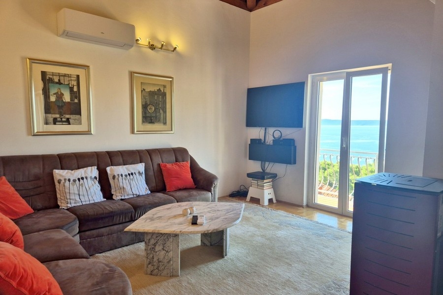 Living room with balcony access and sea view