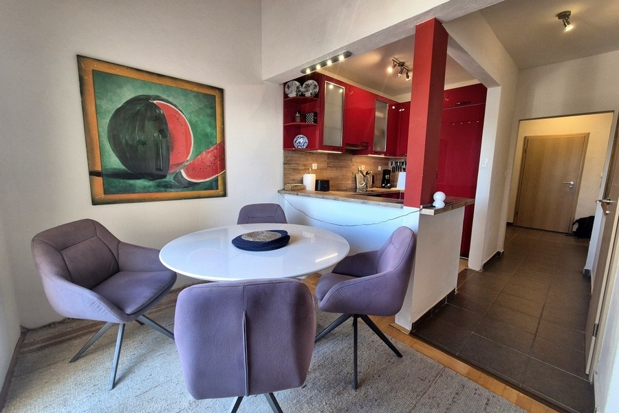 Seating area with table and high-quality furnishings