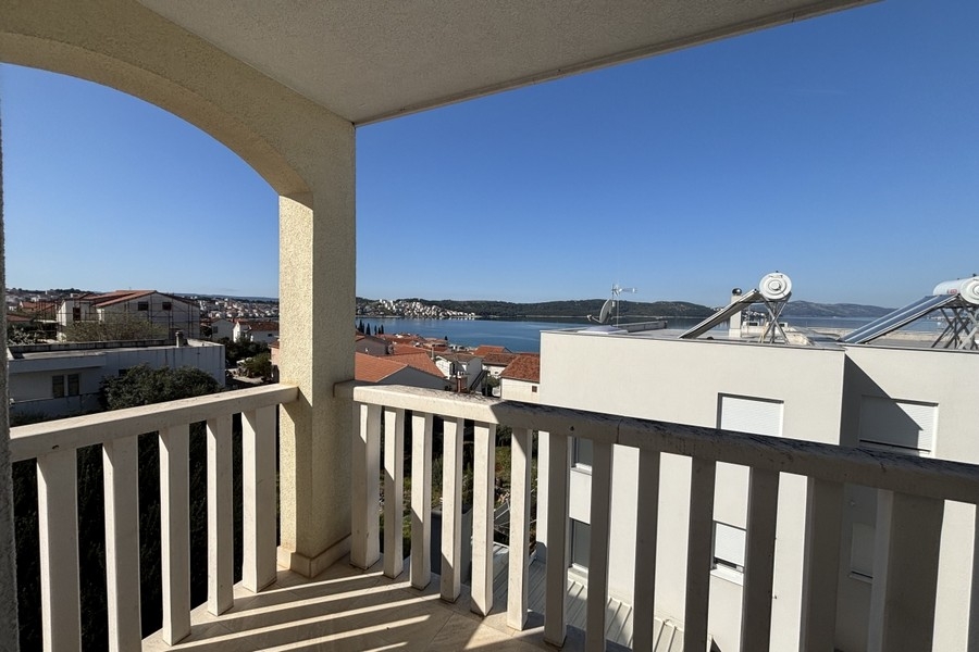 Apartment with sea view in Okrug Gornji on Ciovo