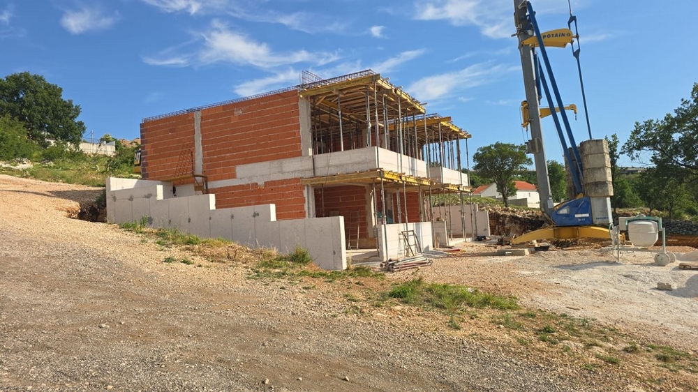 Side view of the shell with construction crane