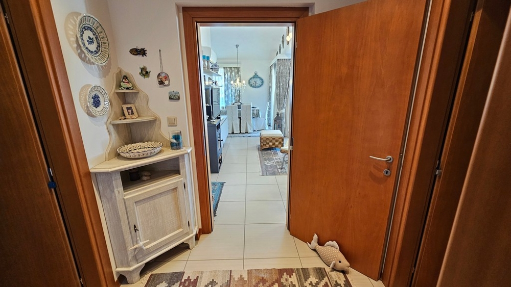 Entrance area with hallway