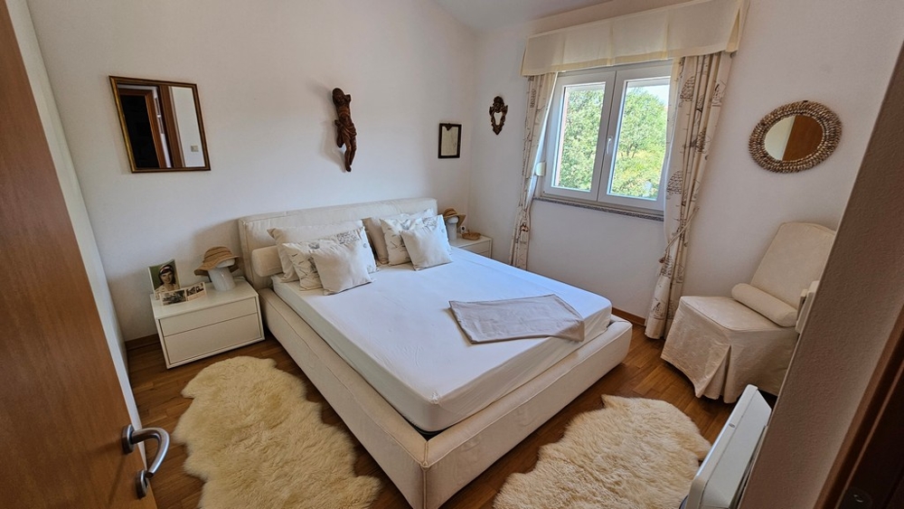 Bedroom with double bed