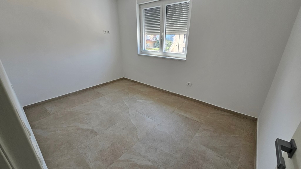 Room with window in the new Penthouse Vabriga