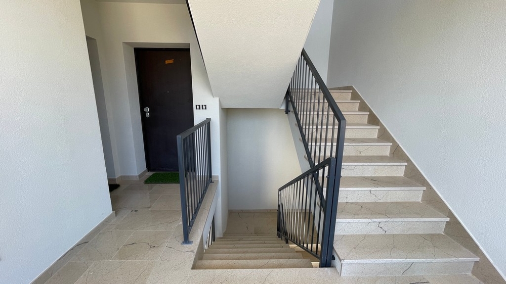 Entrance area with stairs