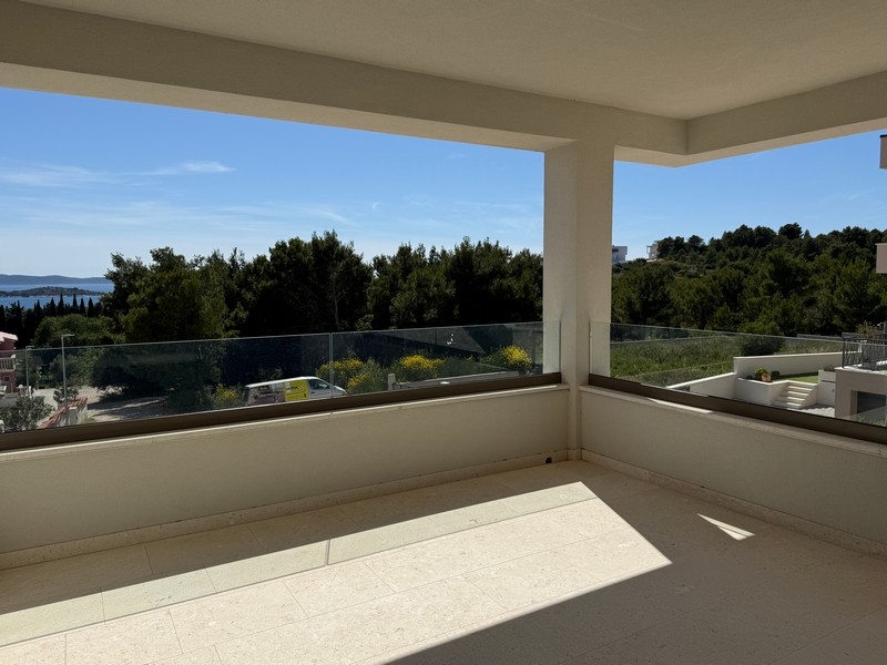 Covered terrace overlooking the sea