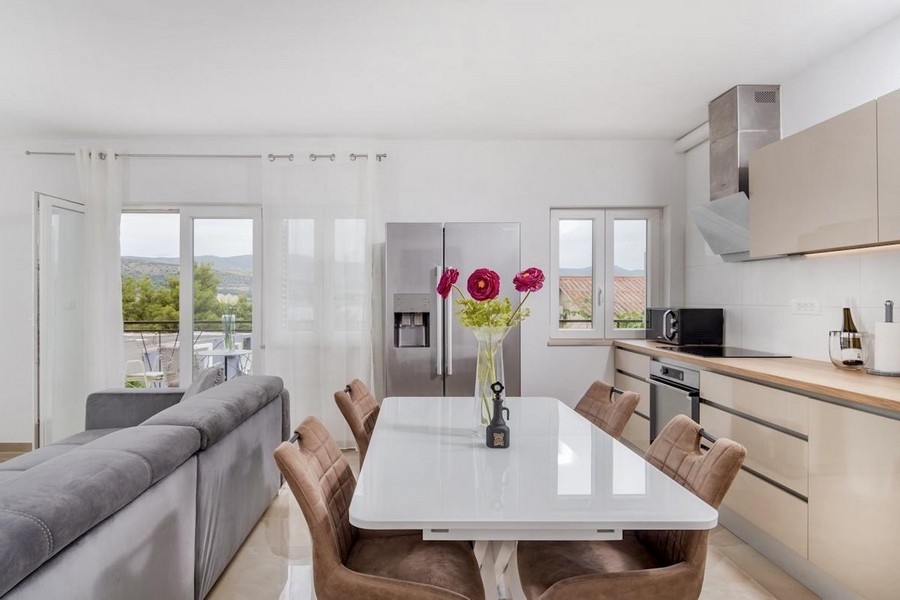 Open living and cooking area with table