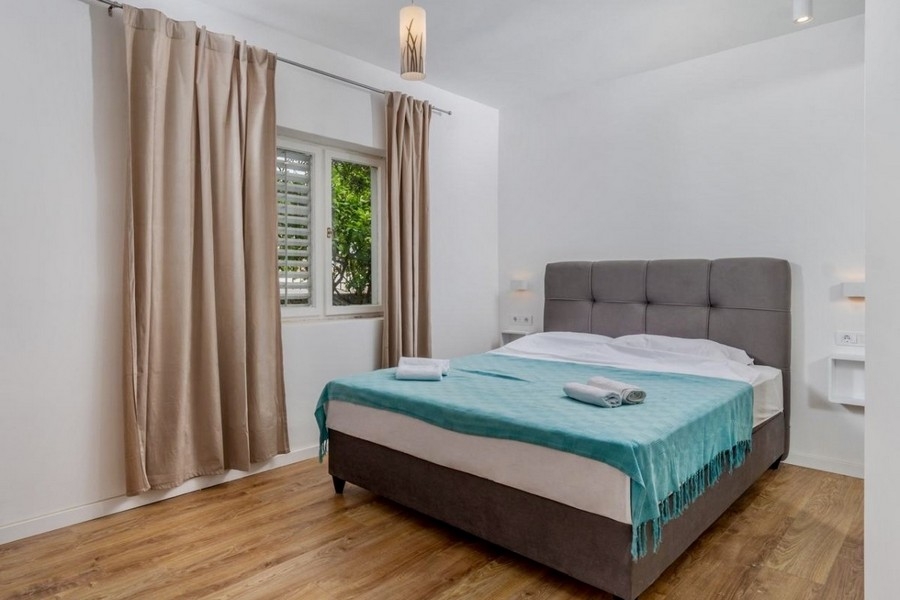 Bedroom with double bed