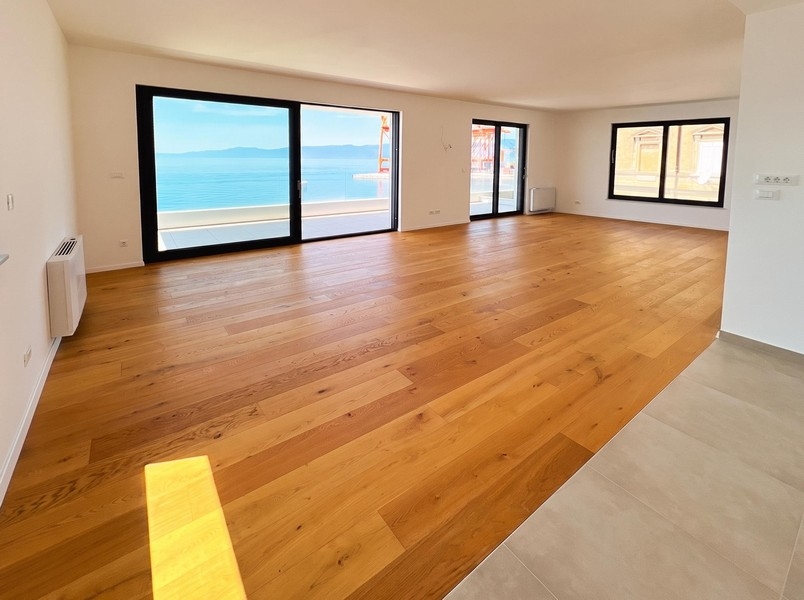 Living room with parquet floors and views of the sea