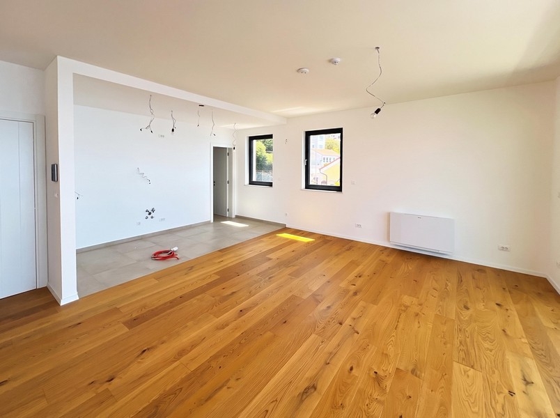 Open living area with parquet and tiled floors