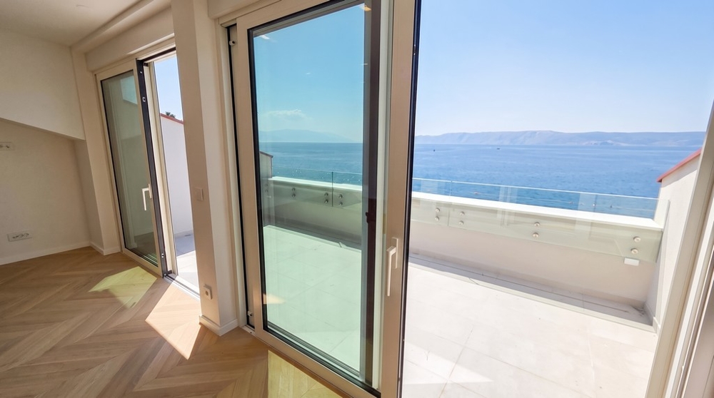View through the glass doors to the terrace and the sea