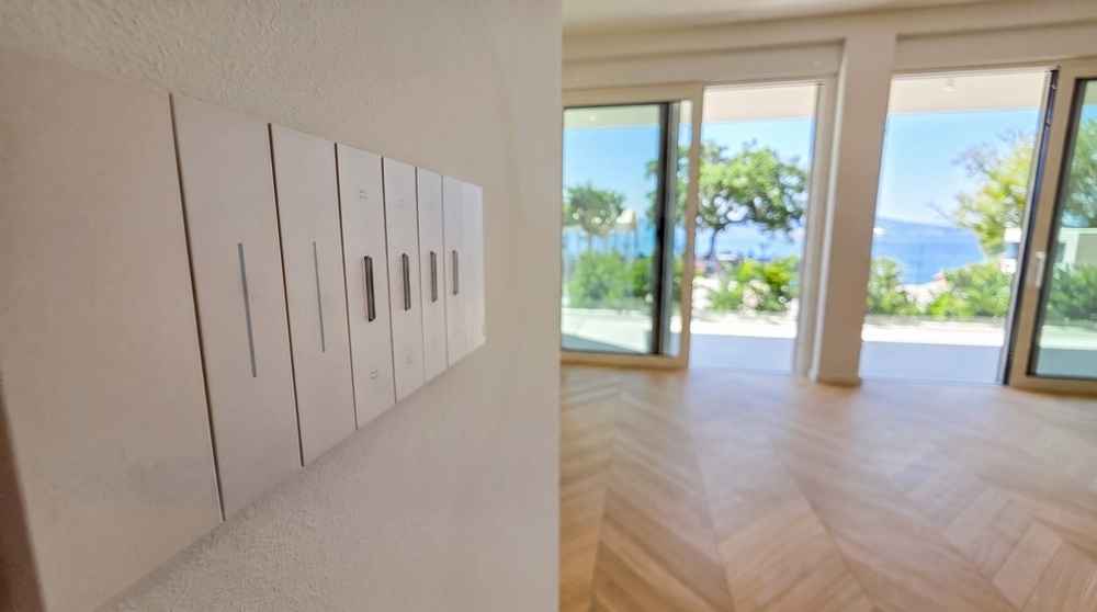 Room with built-in wardrobe and access to the terrace