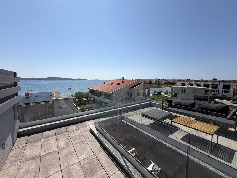 Roof terrace with sea views