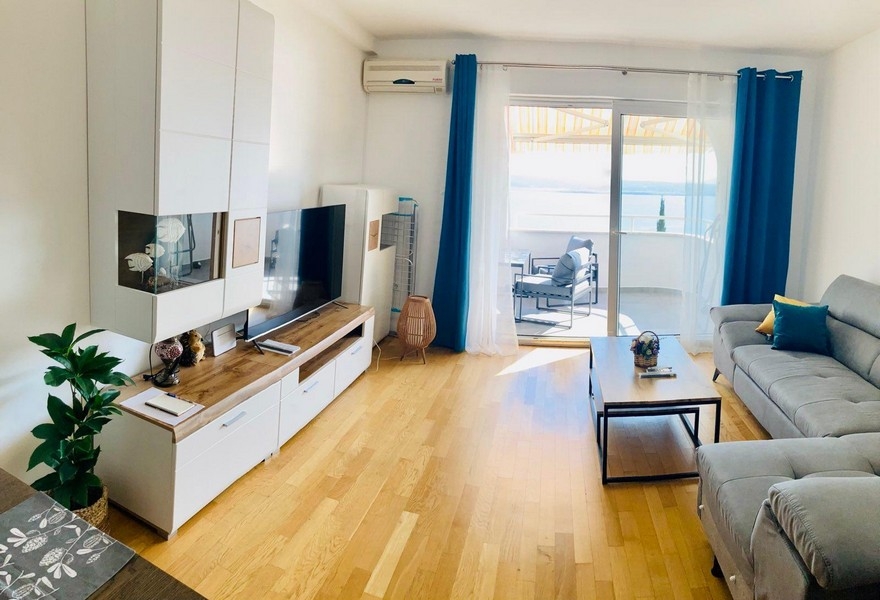 Living area with access to the balcony