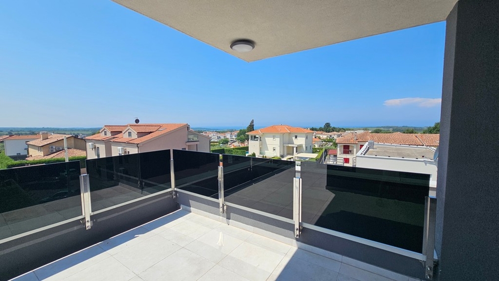 Covered terrace with sea views of the new apartment in Vabriga