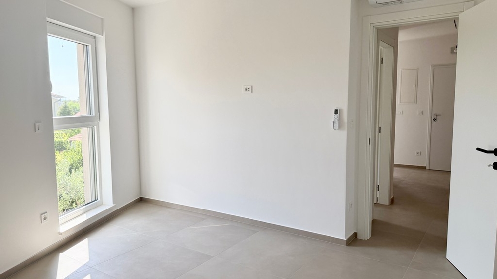 Room with window and access to the hallway