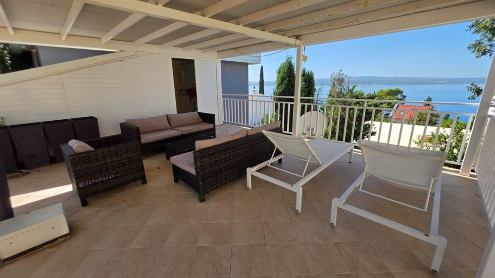 Terrace with lounge furniture and sea views