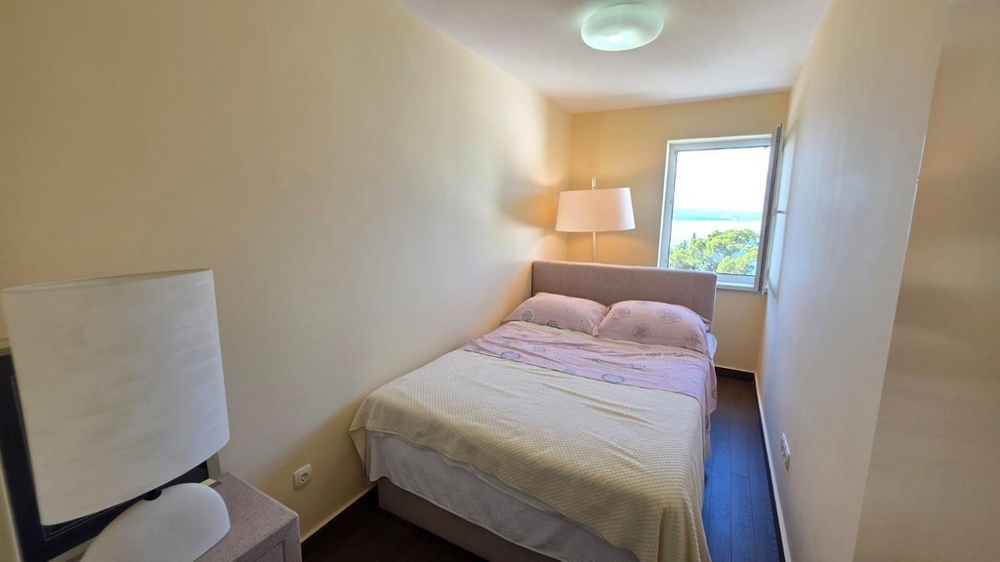 Bedroom with double bed
