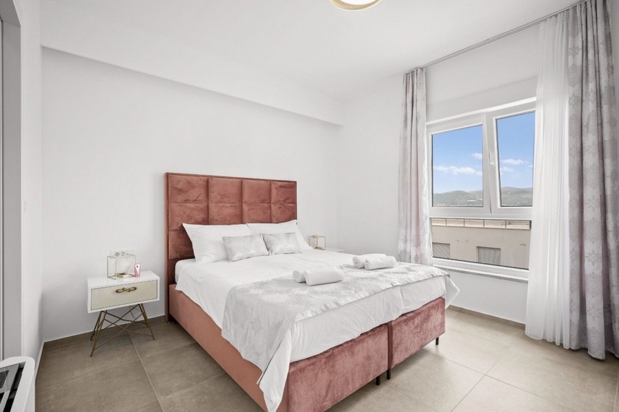 Bedroom with double bed