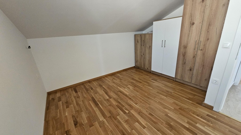 Bedroom with built-in wardrobe