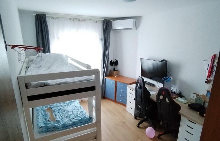 Second bedroom with loft bed