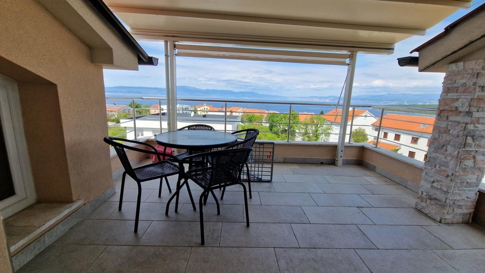 Covered terrace with sea view of the apartment in Njivice on Krk