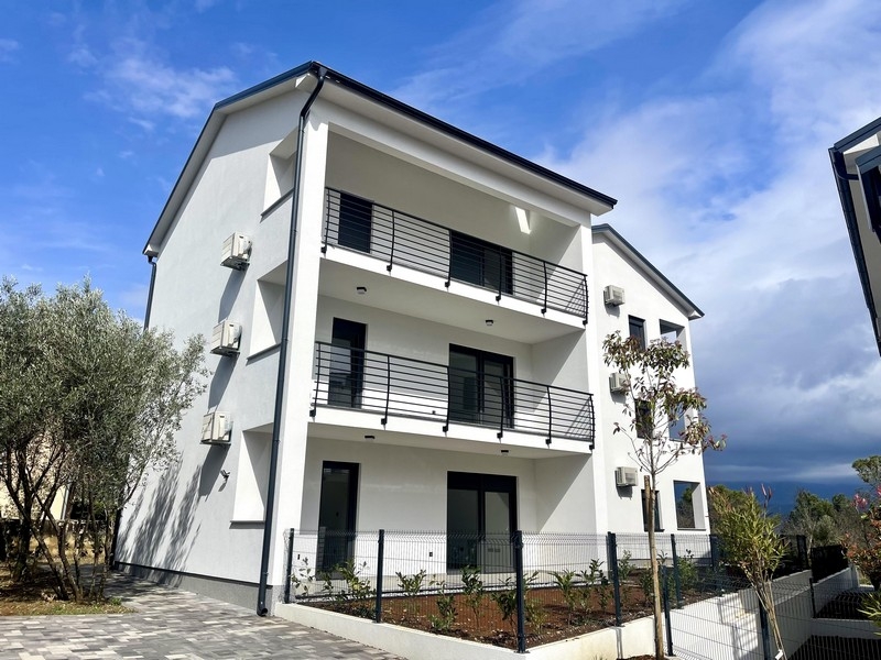 Newly built apartment in Soline on Krk, house view with balconies