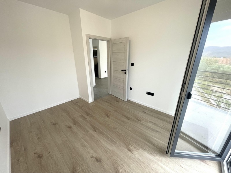 Bedroom with window and sea view