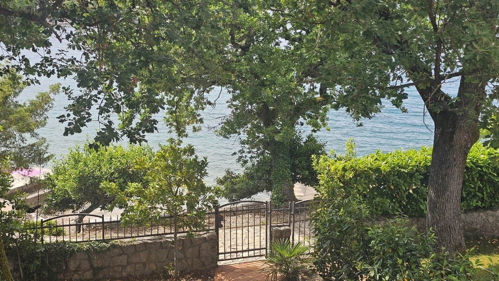 Garden area overlooking the sea in Malinska on Krk