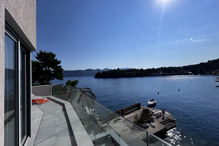 Glazed terrace with sea view, apartment on Korcula