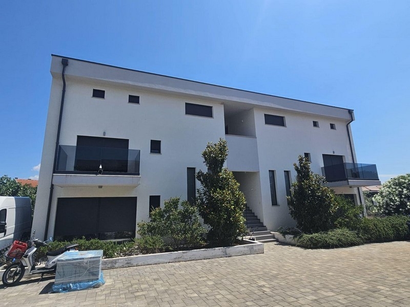 Exterior view of the villa with parking space in Malinska