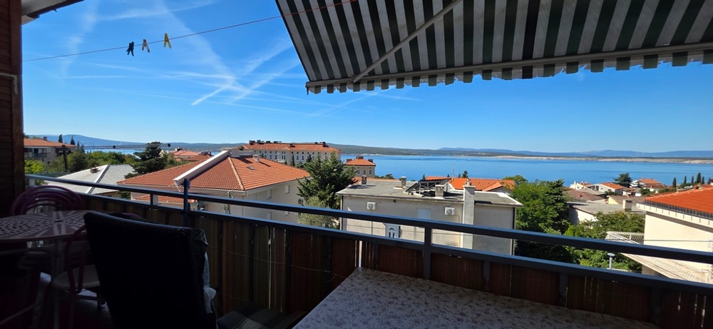 Terrace with awning and sea view of apartment A4103 in Crikvenica