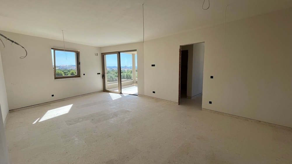 Bright room with access to the covered terrace in Tribunj