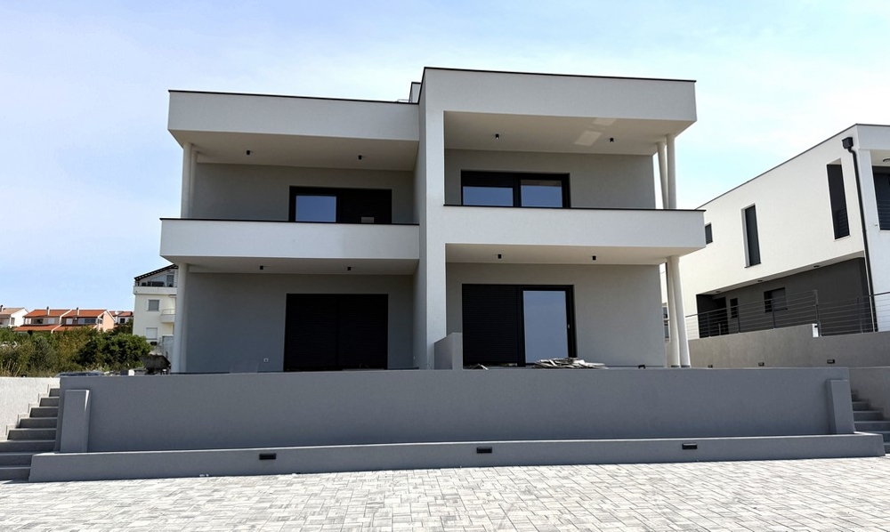 Front view of the building with covered terraces, apartment A4107 Vodice