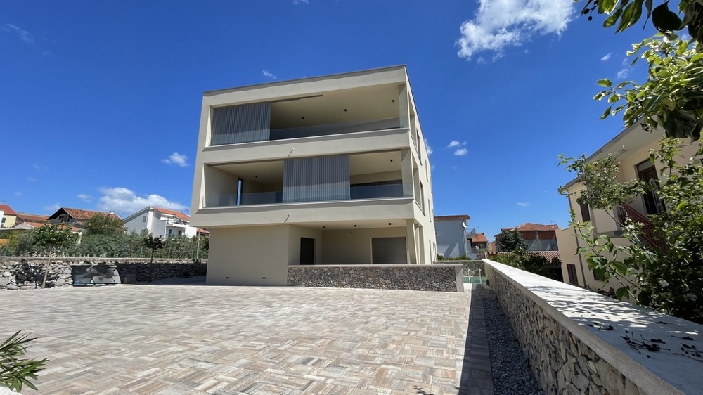 Newly built penthouse in Vodice, street view of the building with elevator
