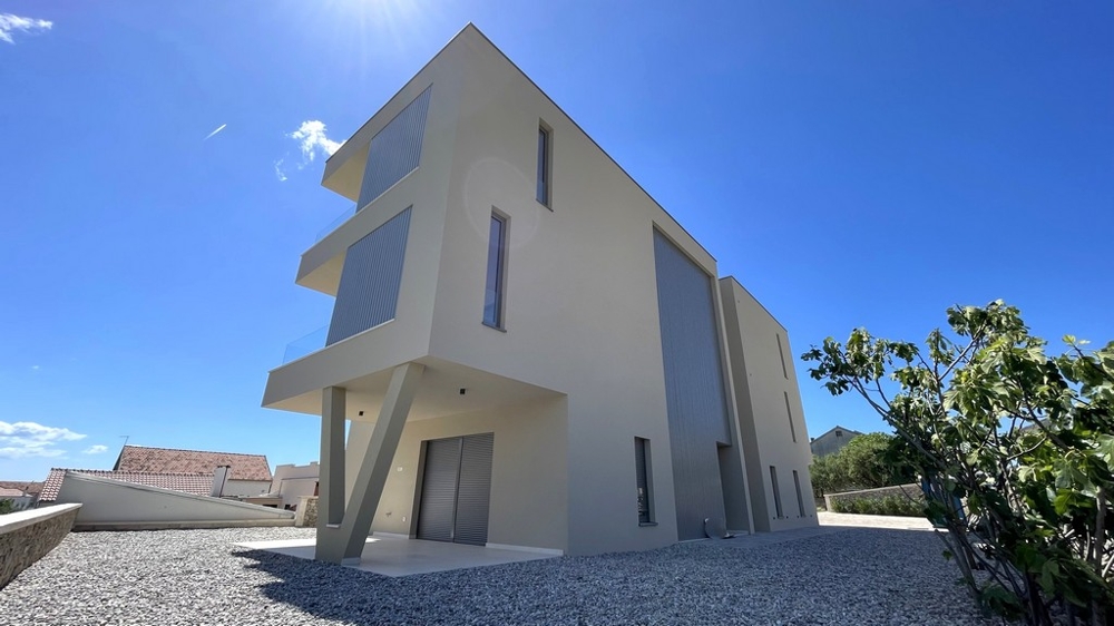Side view of the new building with a penthouse in Vodice