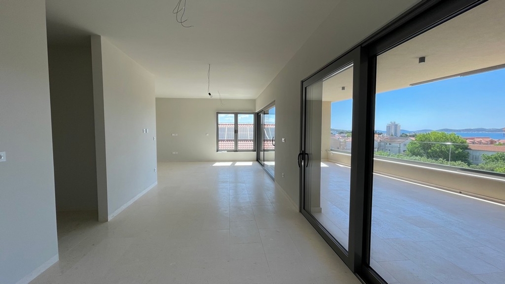 Living area of ​​the penthouse in Vodice with access to the terrace