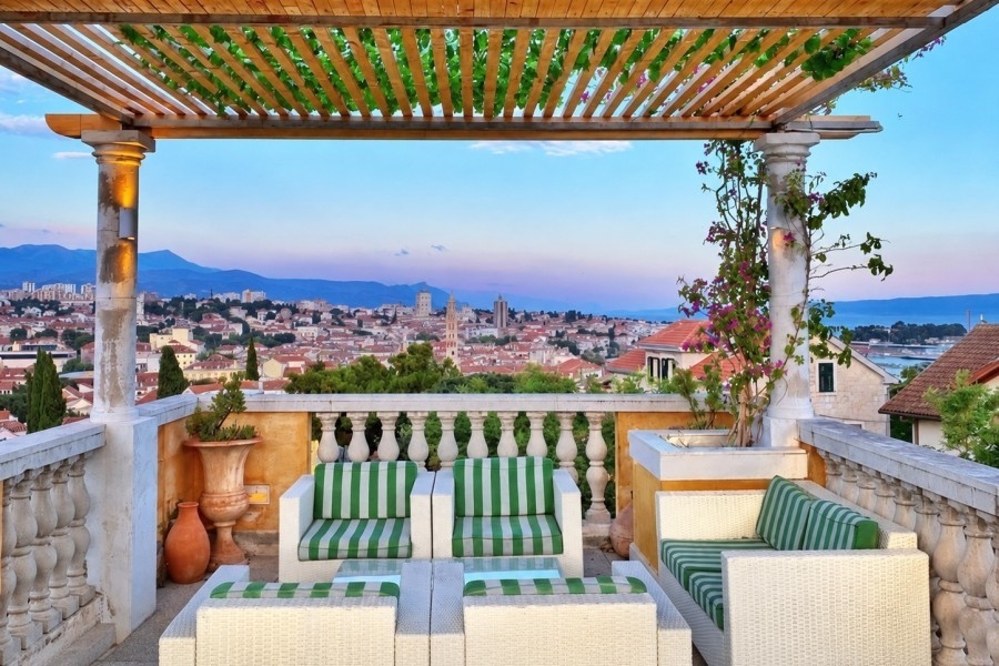 Penthouse in Split with covered roof terrace and views over the city